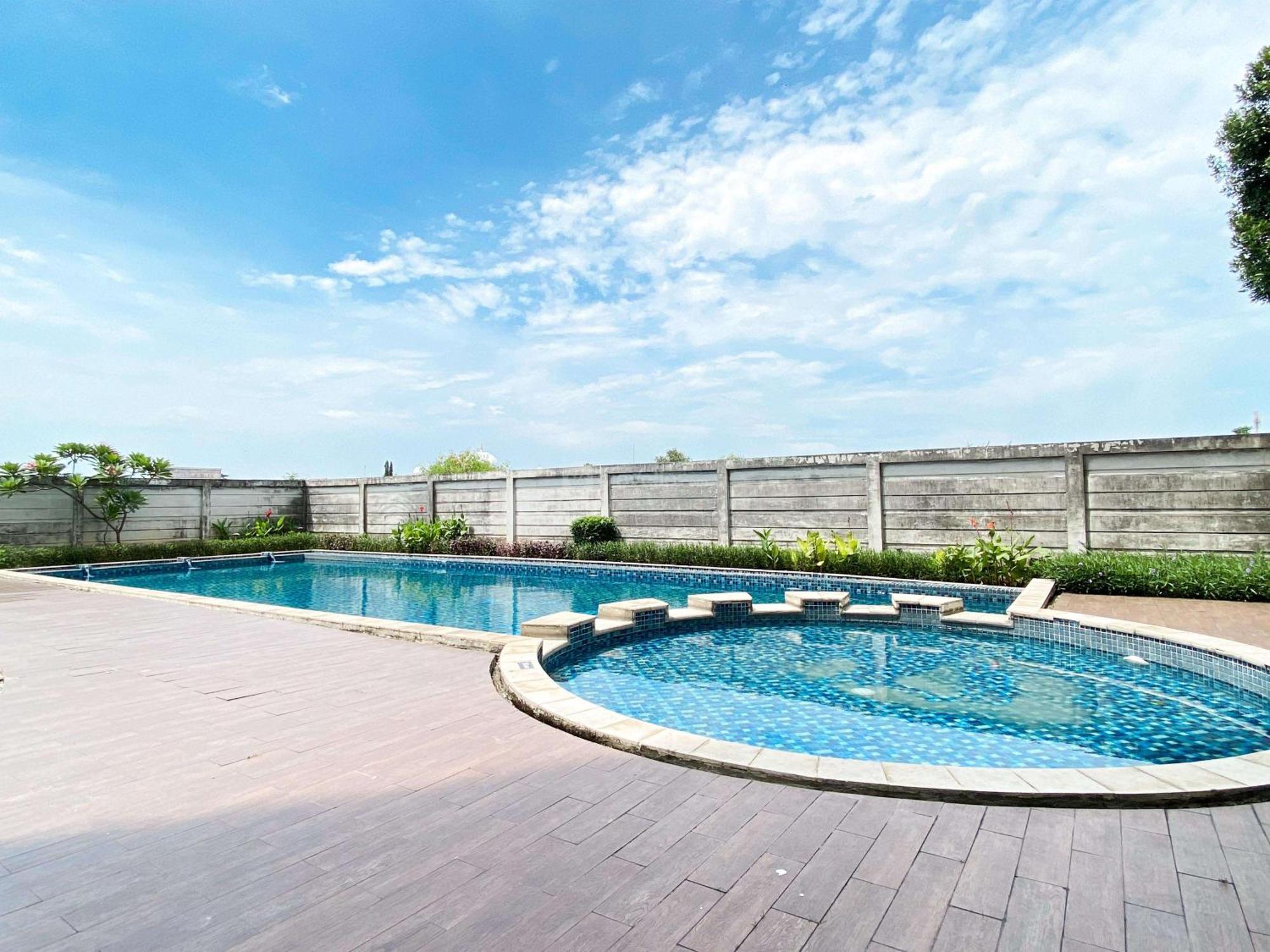 Restful And Comfy Enviro By Travelio * Cikarang